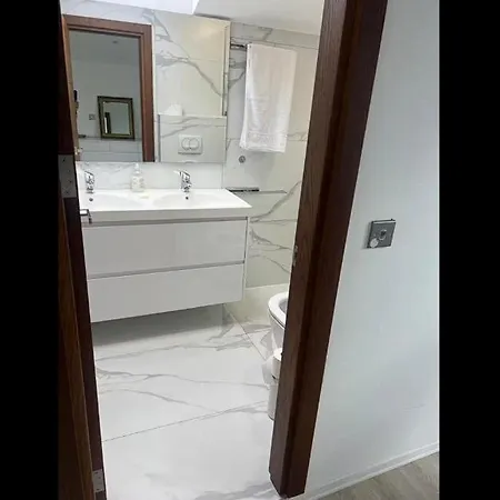 Located In A Quiet Area ! Casa de hóspedes Durrës