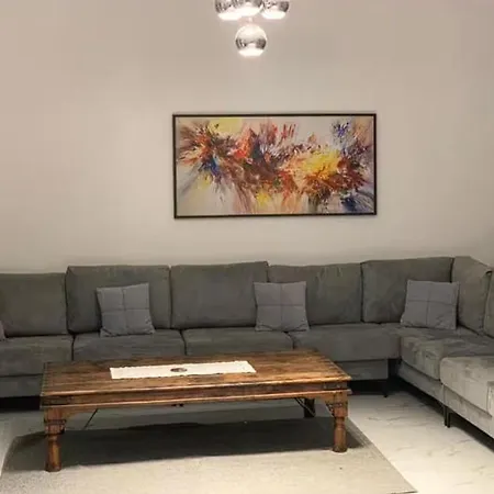 Located In A Quiet Area ! ゲストハウス